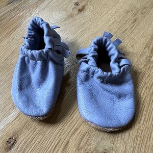 Purple leather and suede baby moccasins. Size 5.